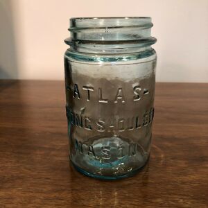 Vintage Atlas Strong Shoulder Mason Pint Fruit Jar Bubbles Pale Blue